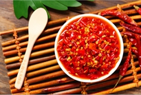 小袋辣椒酱料包装机大大提高了销售率